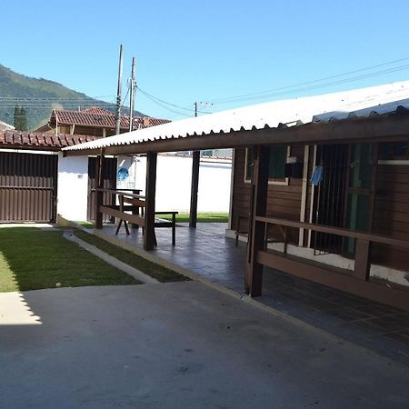 0006.06 -Maranduba - Chale -2 Dorm - 8 Pess - 3 Quadras Do Mar - Piscina Coletiva - Wifi Churrasqueira,Ar Condicionado อูบาตูบา ภายนอก รูปภาพ